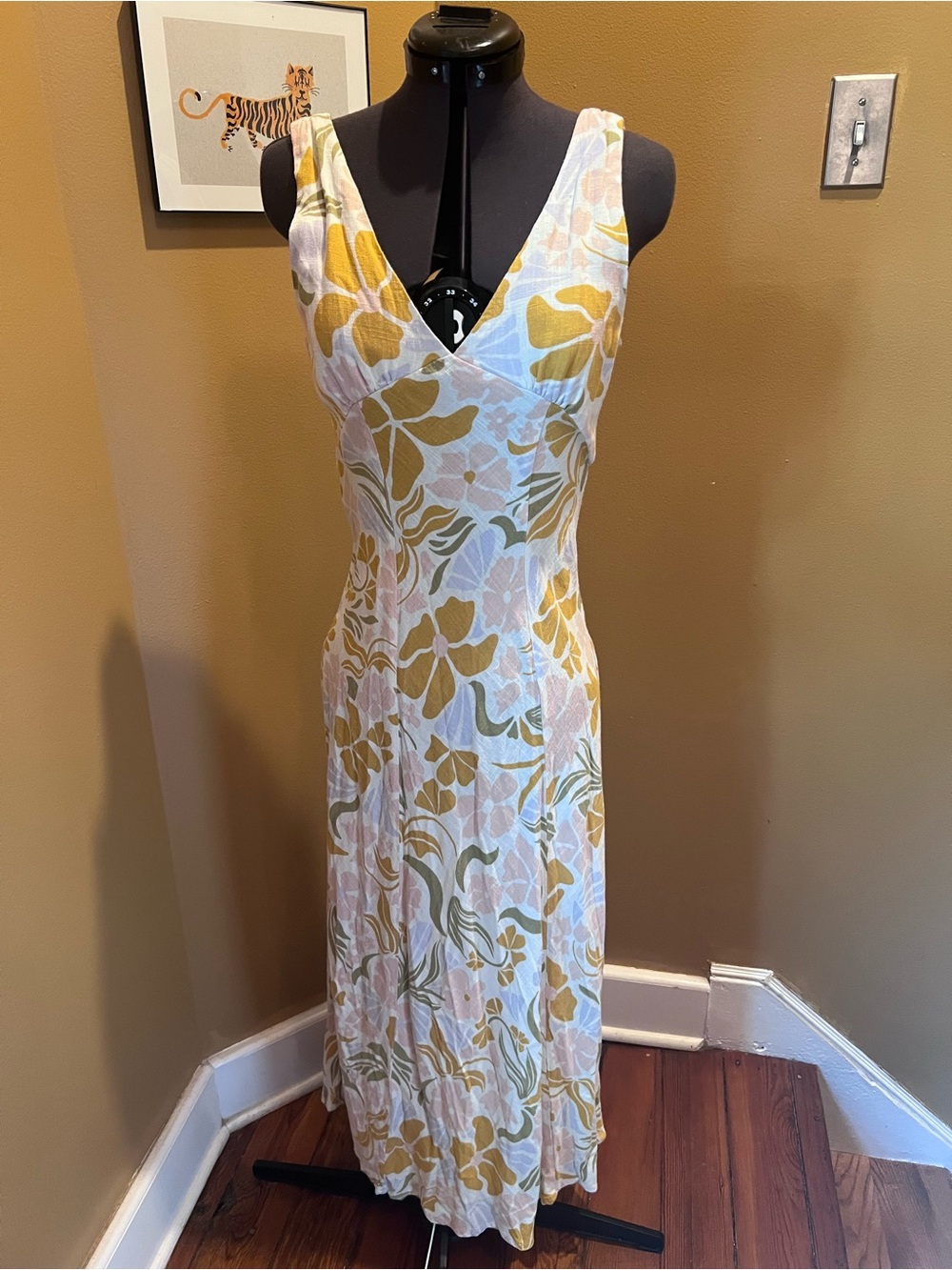 Sleeveless Floral V-Neck Maxi Dress in White and Mustard